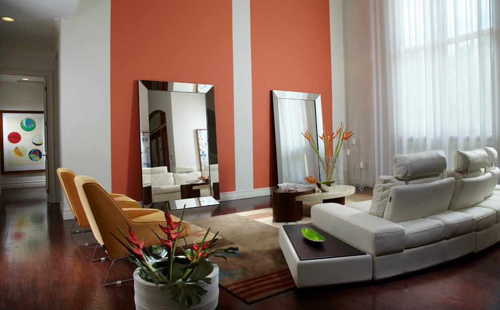 Mittelgroßes, Repräsentatives, Abgetrenntes Modernes Wohnzimmer mit weißer Wandfarbe in Miami