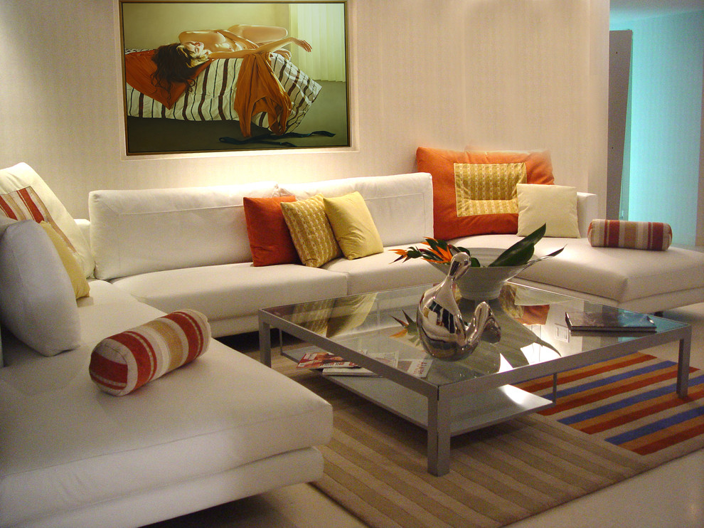 Imagen de salón para visitas cerrado contemporáneo de tamaño medio con paredes beige