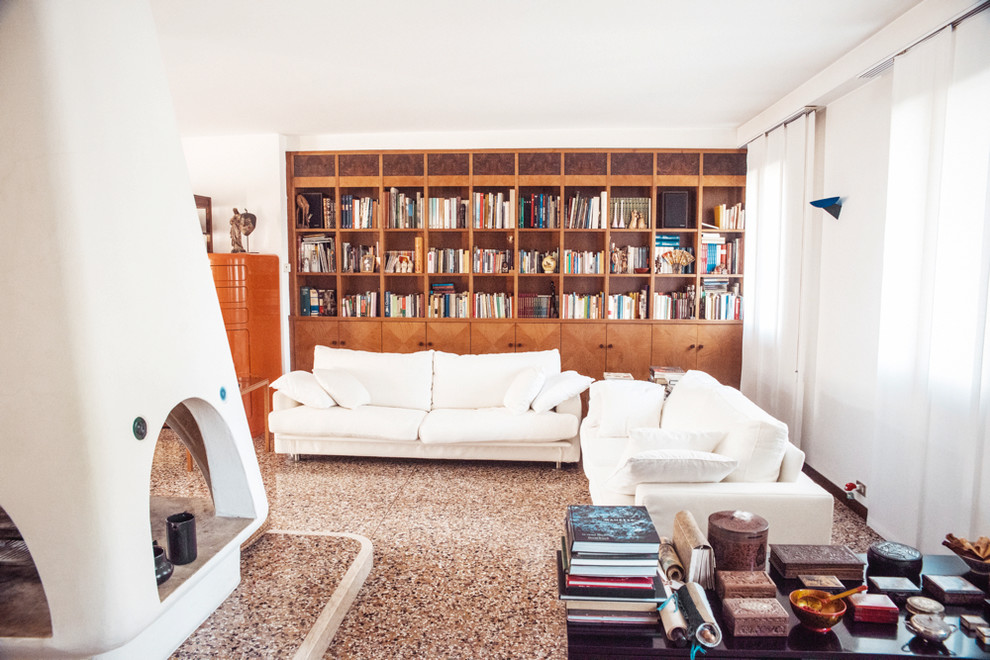 Farmhouse living room in Venice.