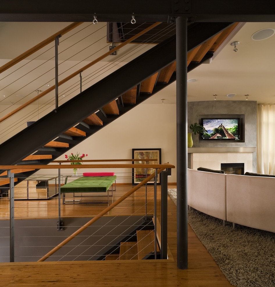 Modernes Wohnzimmer mit Bambusparkett in Seattle