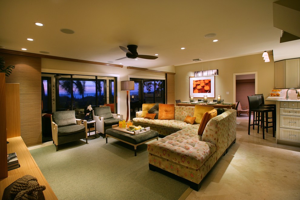 Immagine di un soggiorno contemporaneo aperto con pareti beige