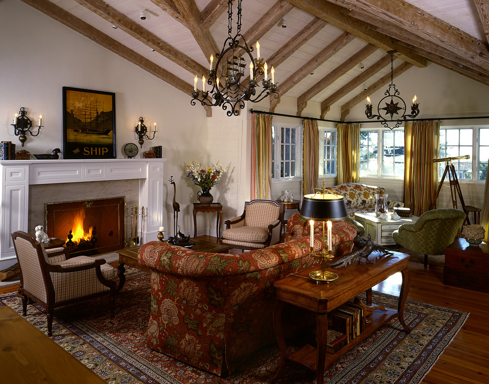 Imagen de salón abierto clásico sin televisor con todas las chimeneas, marco de chimenea de madera y suelo de madera en tonos medios