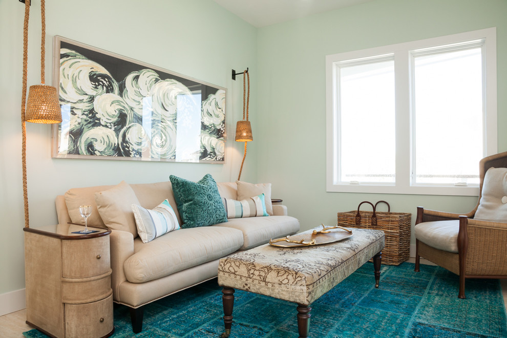 Идея дизайна: открытая гостиная комната среднего размера в морском стиле с зелеными стенами, ковровым покрытием и зеленым полом без камина