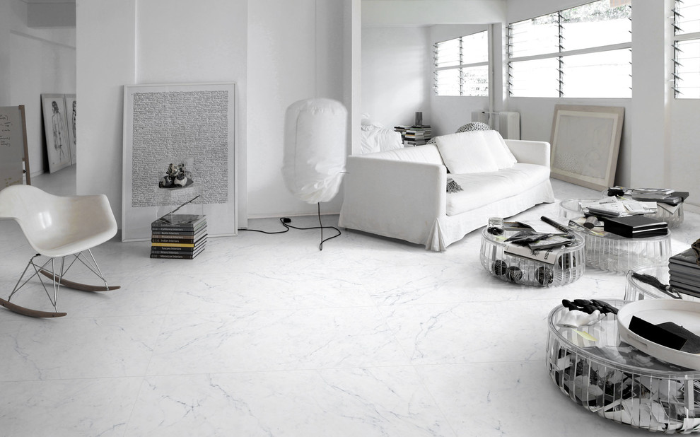 Foto di un grande soggiorno minimal aperto con pavimento in gres porcellanato, pareti bianche, nessun camino, nessuna TV e pavimento bianco