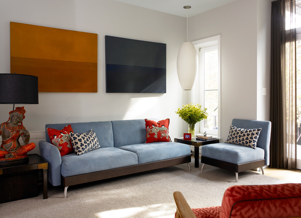 Immagine di un soggiorno minimalista di medie dimensioni con pareti bianche, moquette e pavimento beige