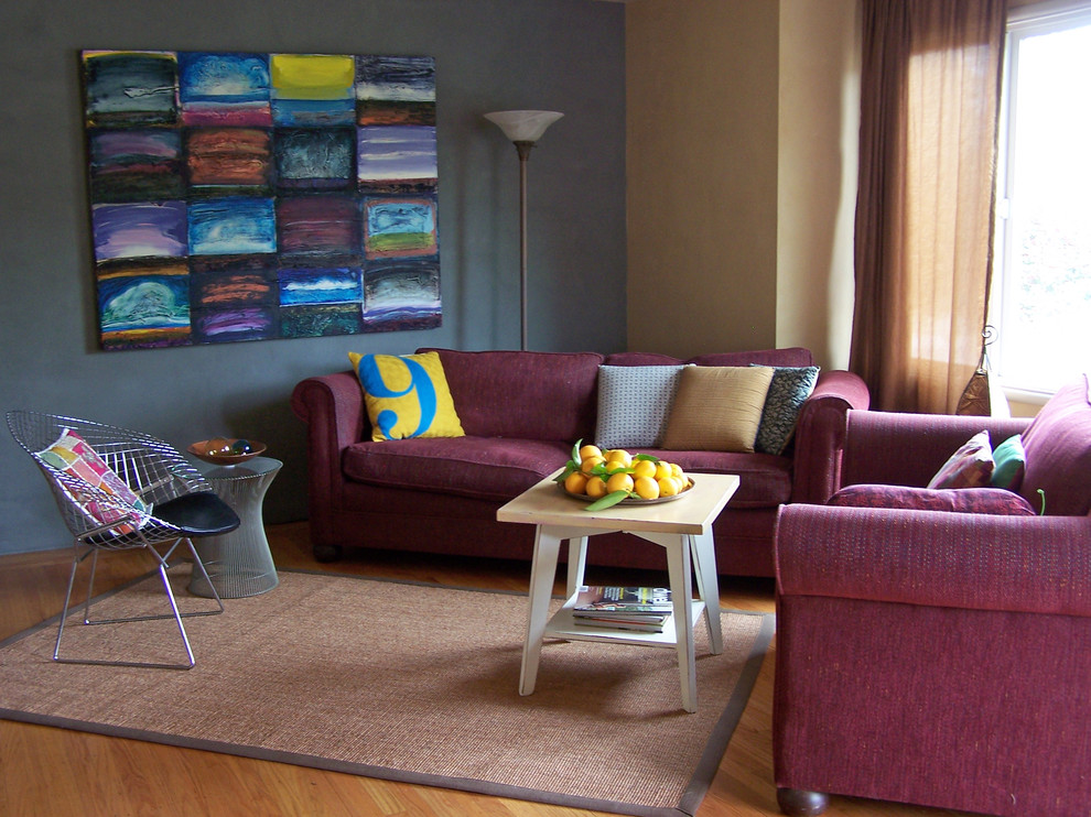 Свежая идея для дизайна: гостиная комната среднего размера в современном стиле с серыми стенами - отличное фото интерьера