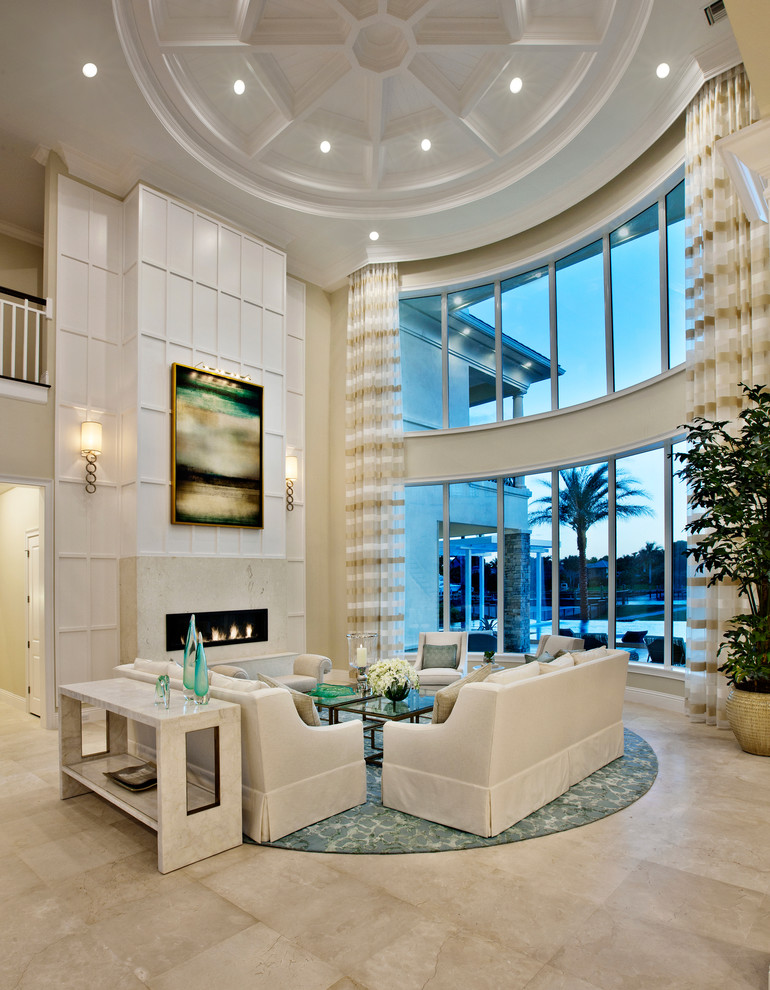 Идея дизайна: большая парадная, открытая гостиная комната в морском стиле с бежевыми стенами, горизонтальным камином и красивыми шторами без телевизора