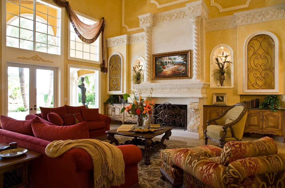 Свежая идея для дизайна: гостиная комната в классическом стиле с фасадом камина из камня - отличное фото интерьера
