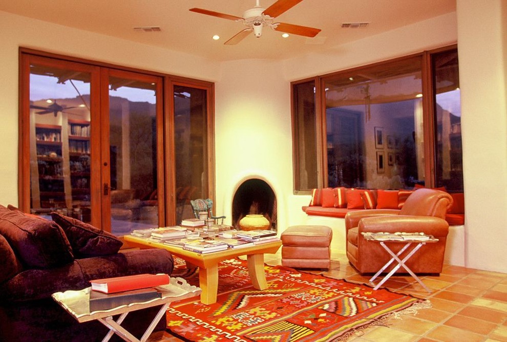 Ispirazione per un soggiorno contemporaneo di medie dimensioni e stile loft con pavimento in terracotta