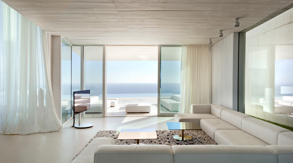 Mittelgroßes, Repräsentatives, Fernseherloses, Offenes Modernes Wohnzimmer mit weißer Wandfarbe in Alicante-Costa Blanca