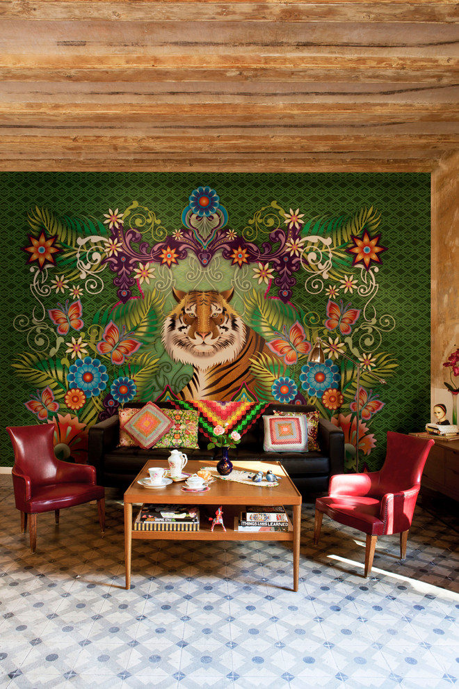 На фото: парадная, открытая гостиная комната среднего размера в стиле фьюжн с разноцветными стенами и полом из керамической плитки без камина, телевизора с