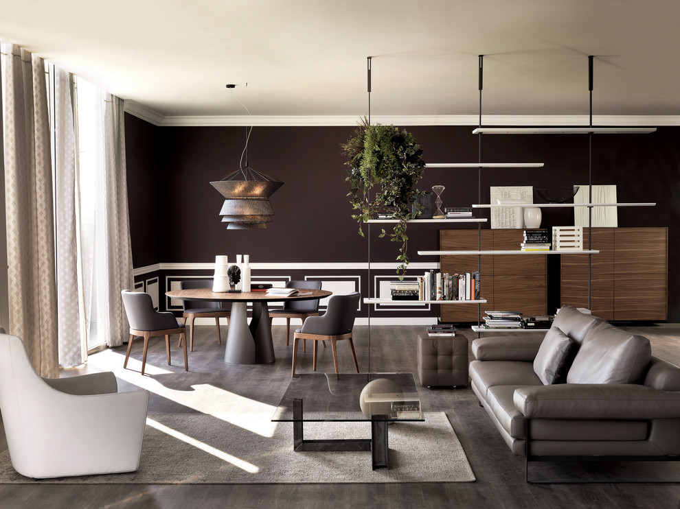 Immagine di un grande soggiorno moderno aperto con pareti marroni e pavimento con piastrelle in ceramica