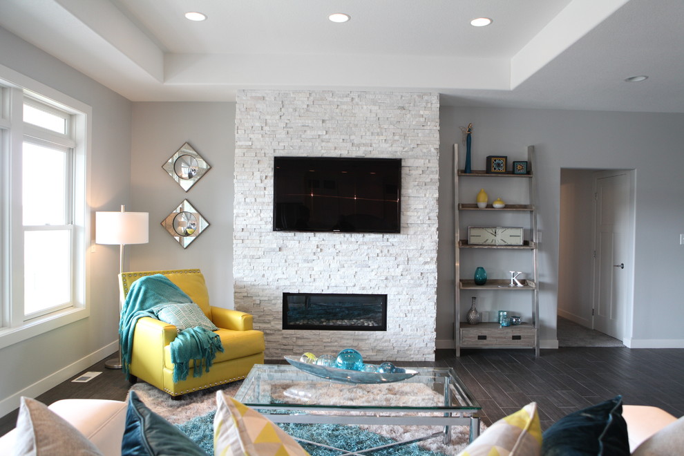 Photo of a contemporary living room in Cedar Rapids.