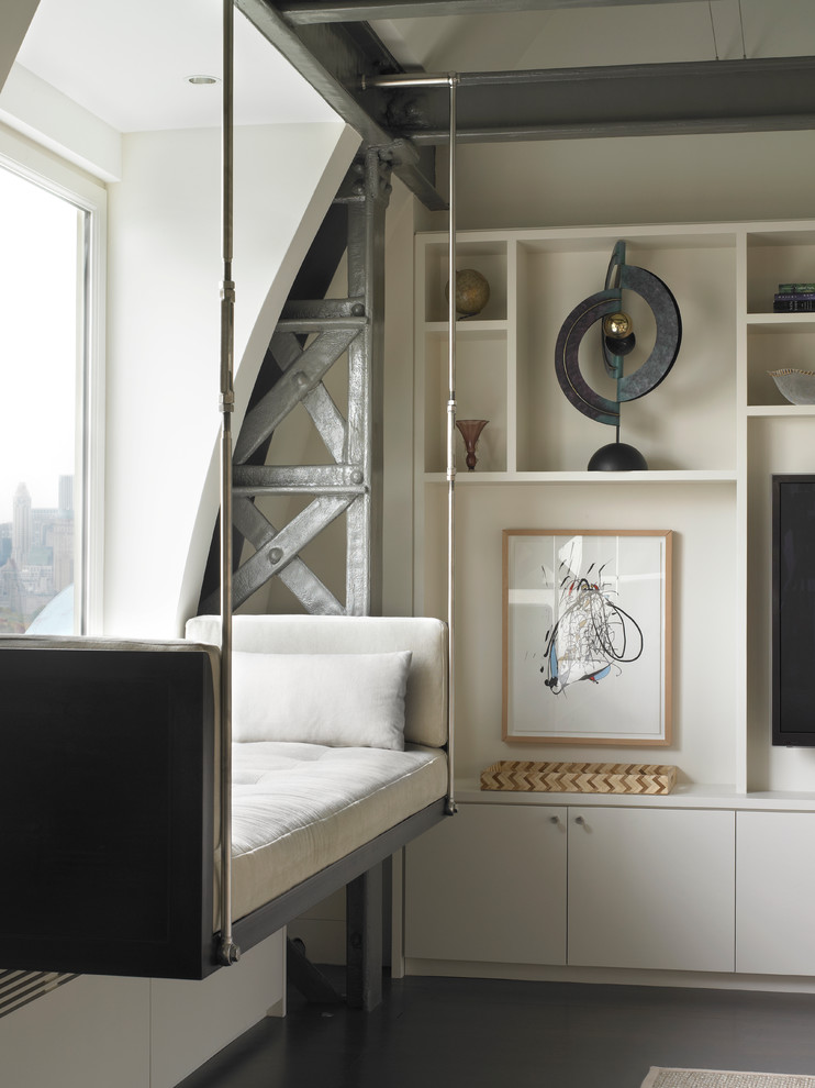 Modernes Wohnzimmer mit Multimediawand in New York