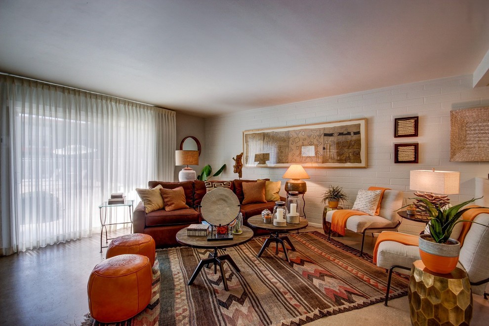 Mittelgroßes, Offenes Stilmix Wohnzimmer ohne Kamin mit grauer Wandfarbe, freistehendem TV und Betonboden in Minneapolis