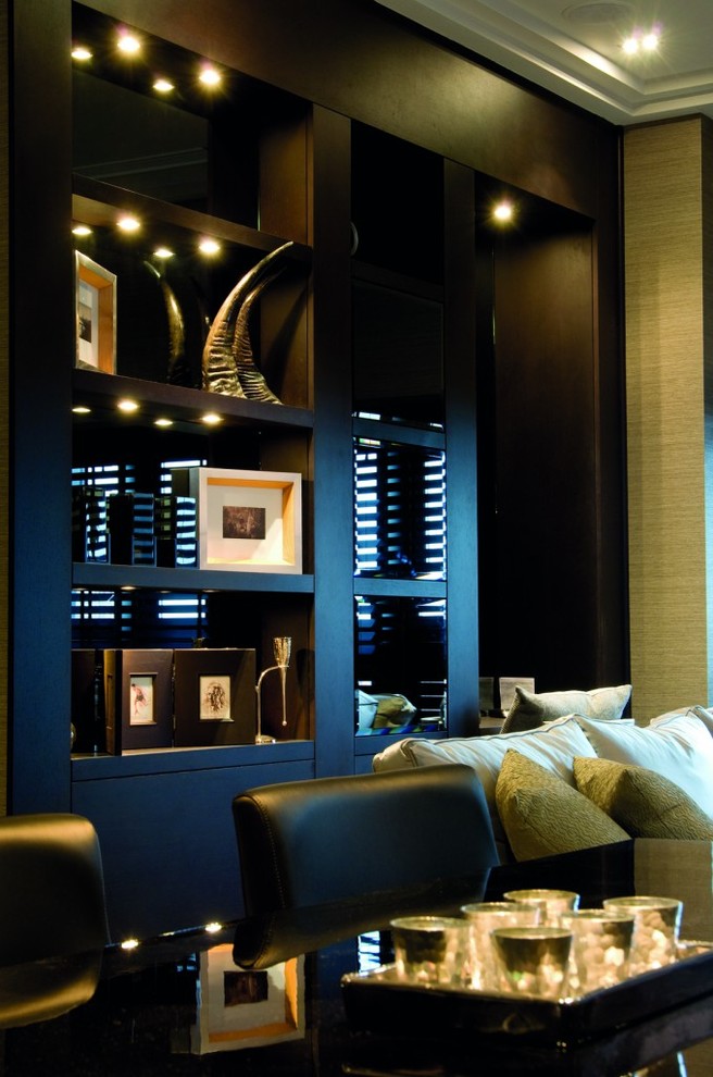 Идея дизайна: маленькая гостиная комната в современном стиле с ковровым покрытием и телевизором на стене для на участке и в саду