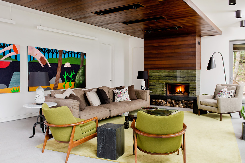 Foto di un soggiorno design aperto con sala formale, pareti bianche, pavimento in cemento e camino classico