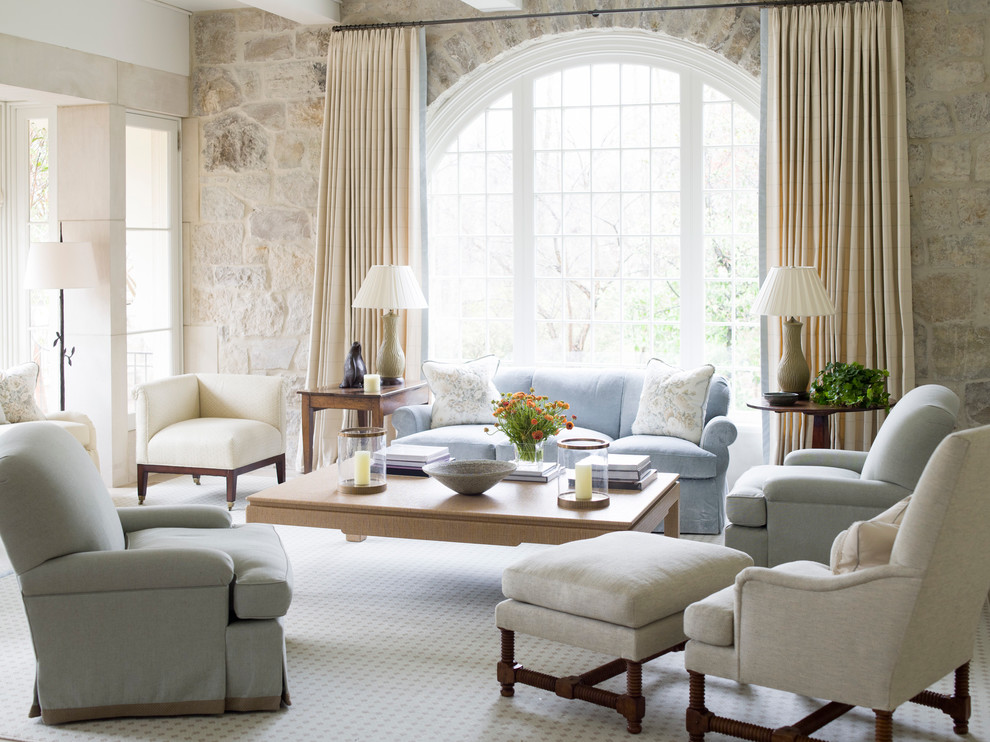 Источник вдохновения для домашнего уюта: парадная гостиная комната в классическом стиле с ковровым покрытием