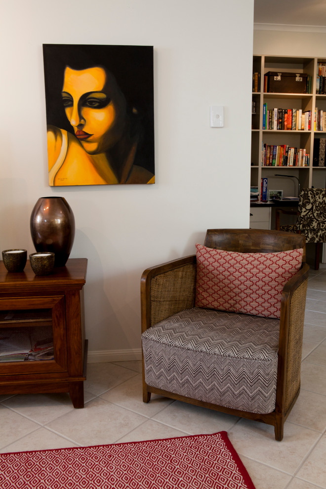 Elegant living room photo in Brisbane