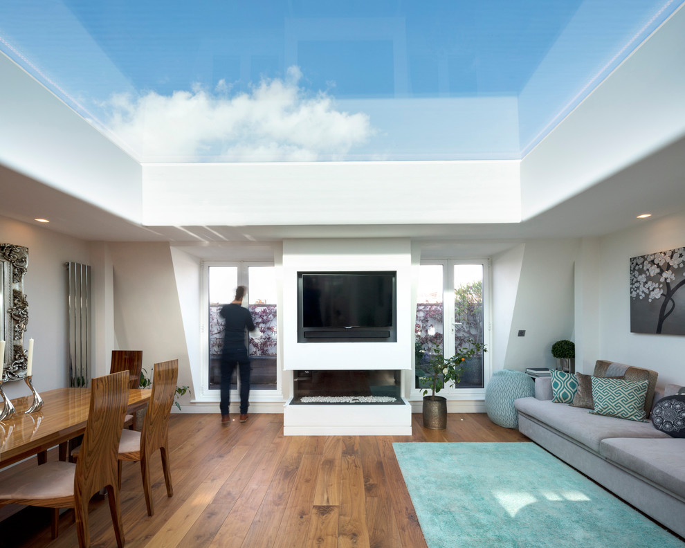 Идея дизайна: открытая гостиная комната среднего размера в современном стиле с белыми стенами, паркетным полом среднего тона, горизонтальным камином, коричневым полом и телевизором на стене