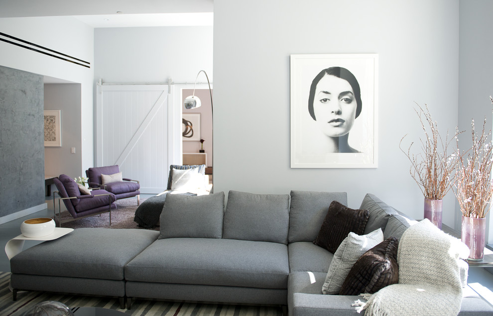 Foto di un grande soggiorno contemporaneo chiuso con sala formale, pareti beige, pavimento in marmo e nessuna TV