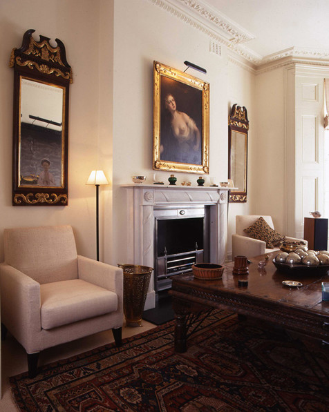 Klassisches Wohnzimmer in Surrey