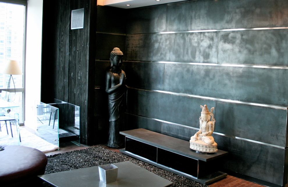 Inspiration för ett mellanstort orientaliskt separat vardagsrum, med svarta väggar, mellanmörkt trägolv och brunt golv