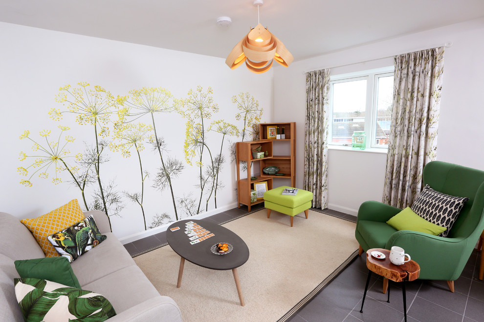 Свежая идея для дизайна: маленькая гостиная комната в стиле фьюжн для на участке и в саду - отличное фото интерьера