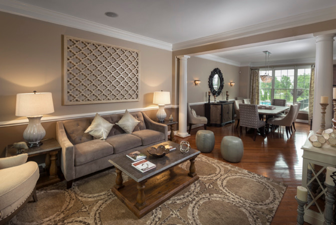 Immagine di un soggiorno chic di medie dimensioni e aperto con parquet chiaro, sala formale, pareti grigie, pavimento marrone e boiserie