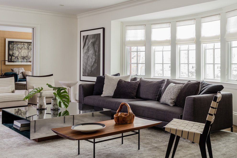Foto di un grande soggiorno chic chiuso con sala formale, pareti bianche, pavimento grigio, pavimento in legno massello medio e nessuna TV