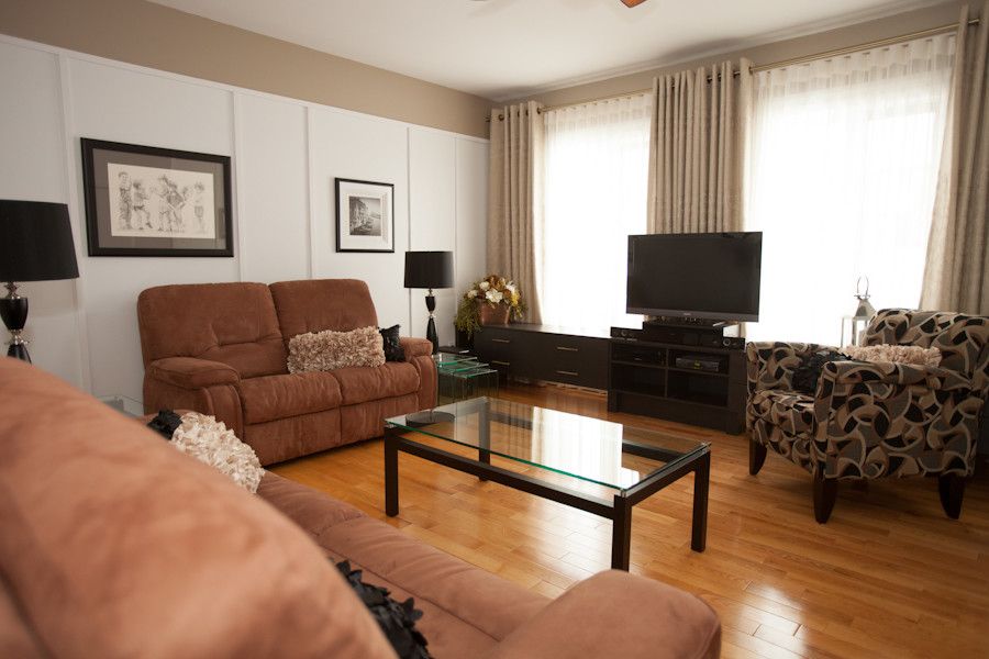 Chic and cozy Living room Traditional Living Room Montreal by N