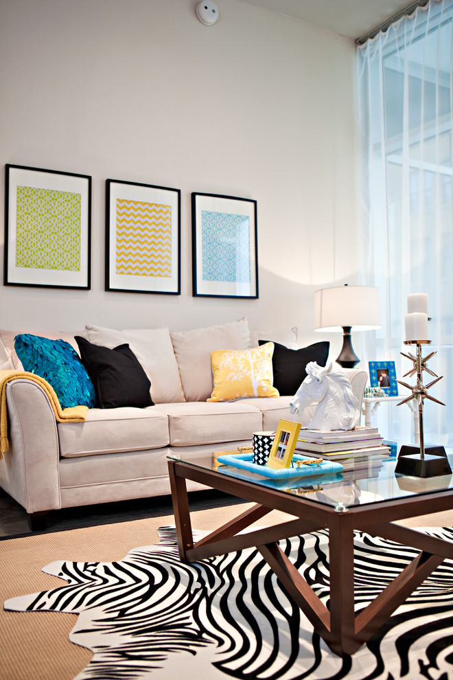 Example of an eclectic living room design in Dallas
