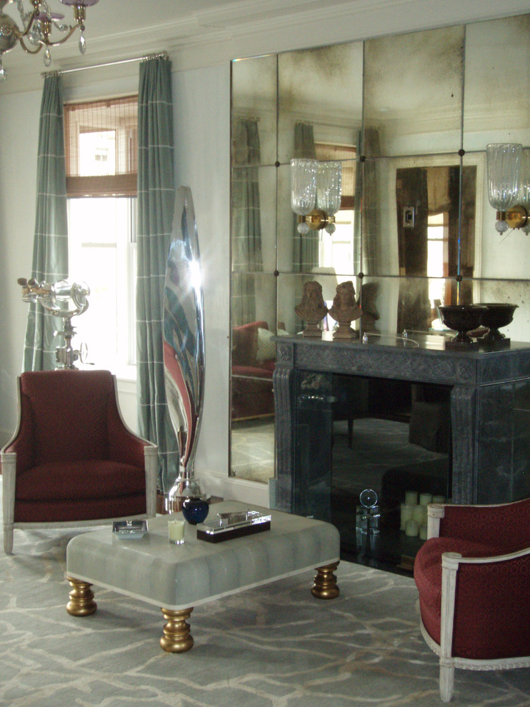 Пример оригинального дизайна: большая парадная, изолированная гостиная комната в стиле неоклассика (современная классика) с разноцветными стенами, паркетным полом среднего тона, стандартным камином и фасадом камина из камня без телевизора