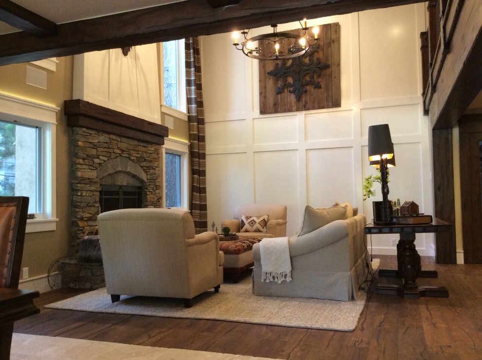 На фото: парадная, открытая гостиная комната среднего размера в классическом стиле с бежевыми стенами, ковровым покрытием, стандартным камином, фасадом камина из камня и коричневым полом без телевизора с