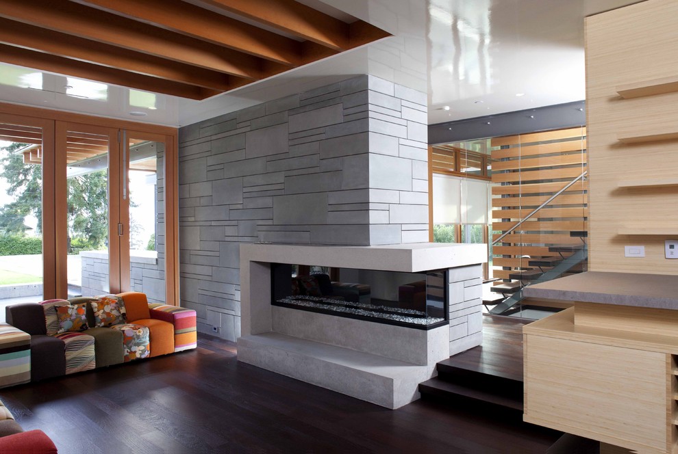 Источник вдохновения для домашнего уюта: гостиная комната в современном стиле с горизонтальным камином