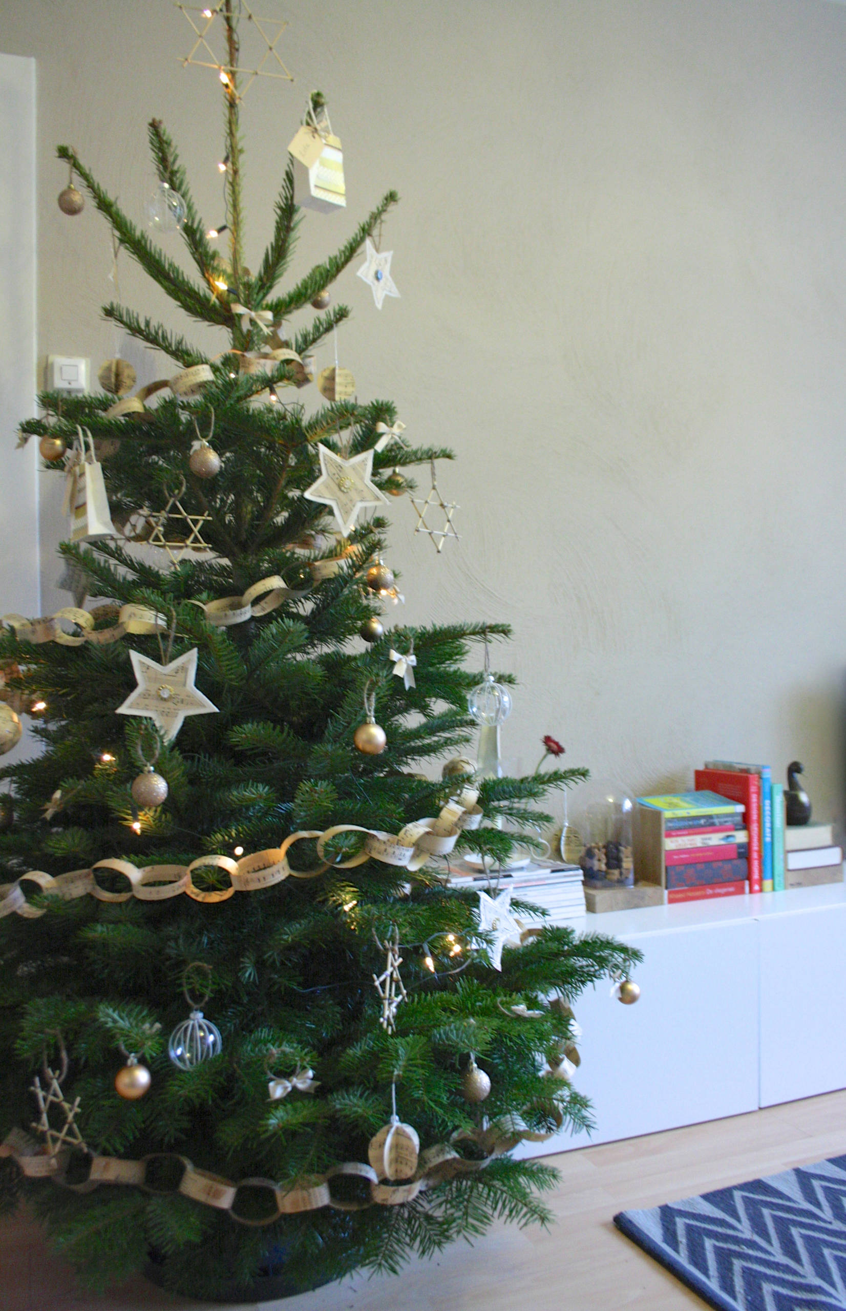 Рождественский венок из бумаги – бумажные украшения для дома своими руками