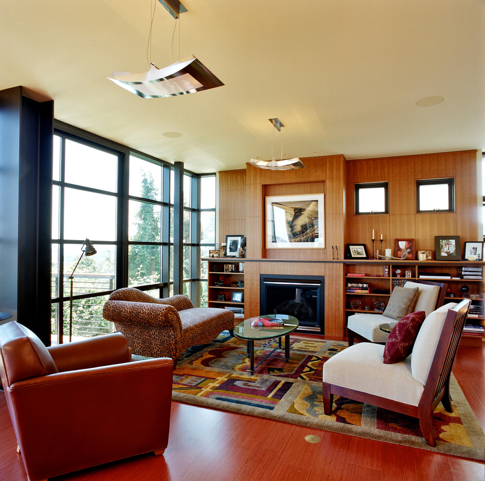 Imagen de salón contemporáneo de tamaño medio con todas las chimeneas