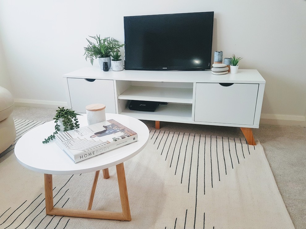 Foto di un soggiorno scandinavo con pareti bianche