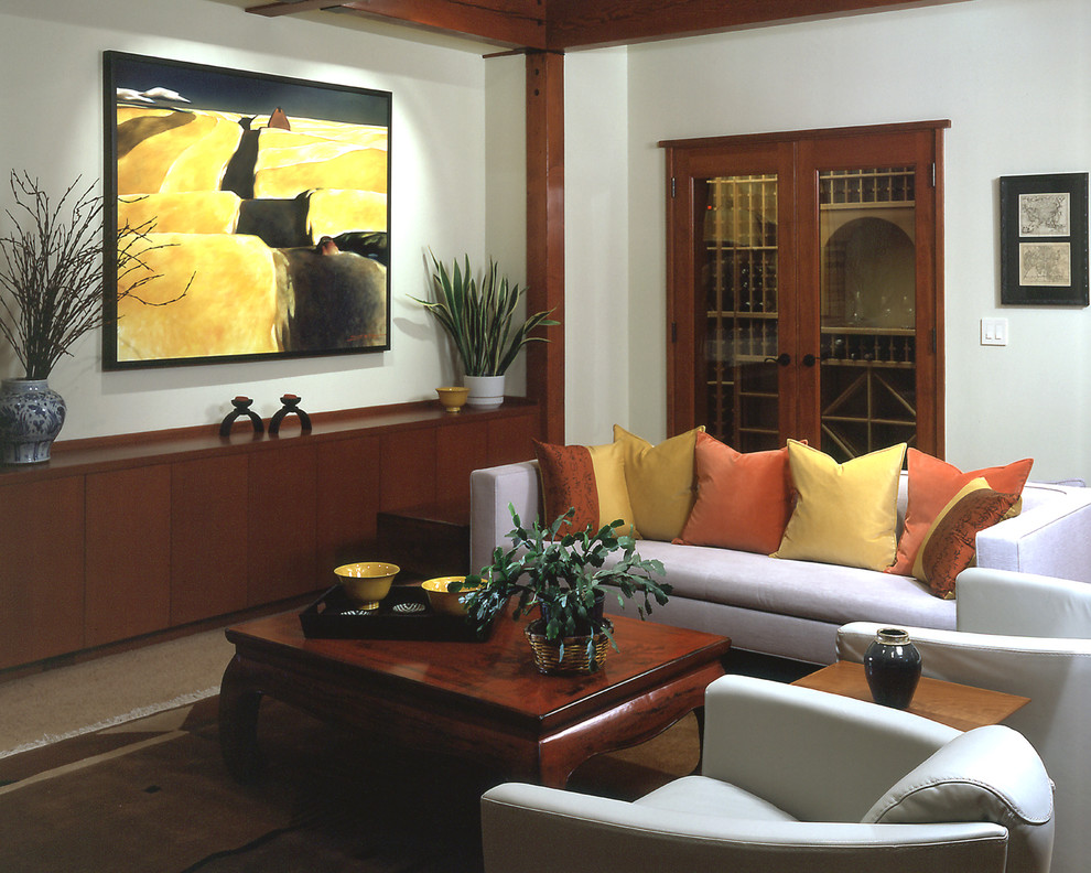 Foto di un grande soggiorno classico con sala formale, pareti bianche e moquette