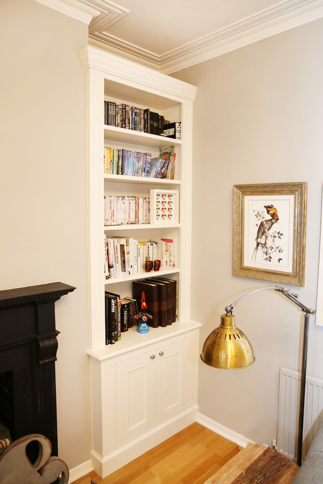 Classic built in alcove shaker units Traditional Living Room