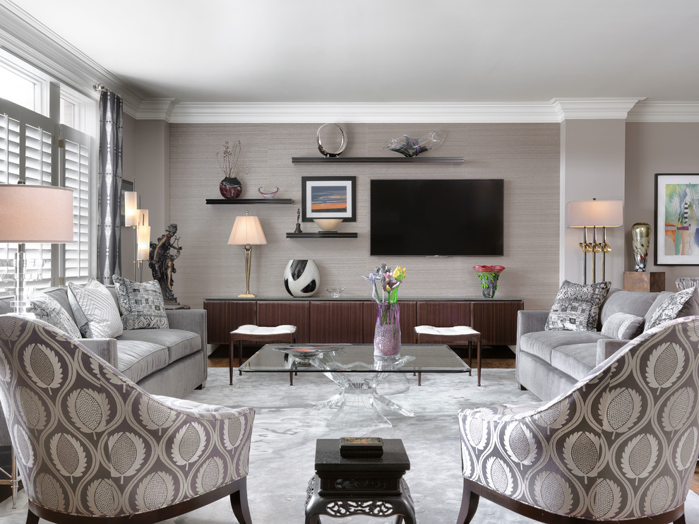 Foto di un soggiorno classico aperto con sala formale, pavimento in legno massello medio, TV a parete e pavimento marrone