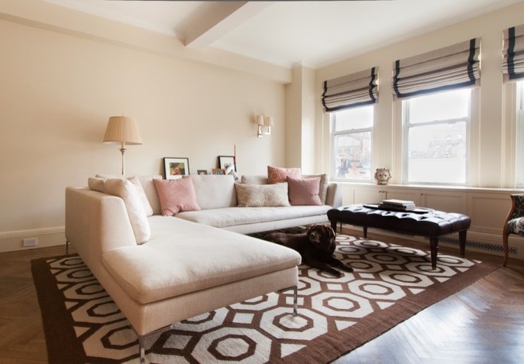 Ispirazione per un grande soggiorno minimalista aperto con pareti bianche e pavimento in legno massello medio