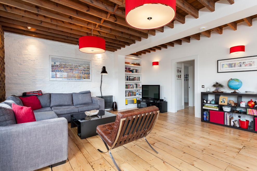 Example of a trendy living room design in London