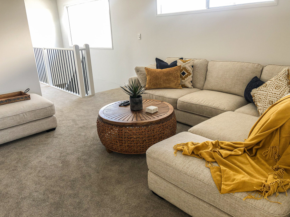 Источник вдохновения для домашнего уюта: гостиная комната в морском стиле с ковровым покрытием