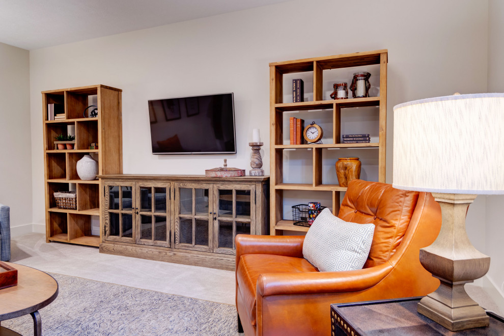 Esempio di un soggiorno minimal di medie dimensioni e aperto con pareti beige, moquette, nessun camino, nessuna TV e pavimento beige