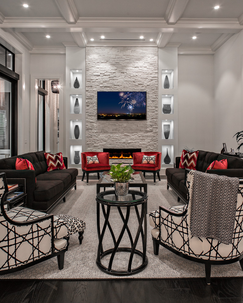 Immagine di un grande soggiorno classico aperto con pareti bianche, parquet scuro, cornice del camino in pietra e TV a parete
