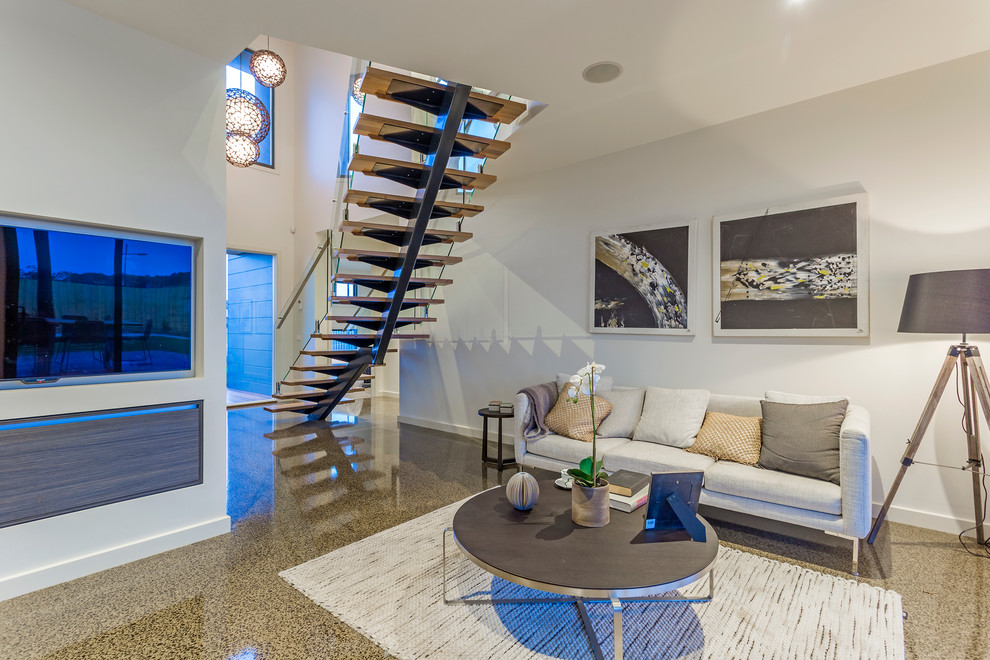 Offenes Modernes Wohnzimmer mit Hausbar, weißer Wandfarbe, Betonboden und TV-Wand in Geelong