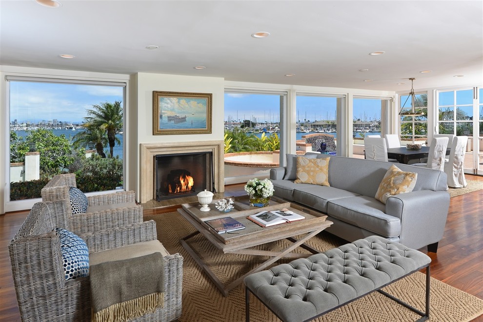 Design ideas for a classic living room in San Diego.