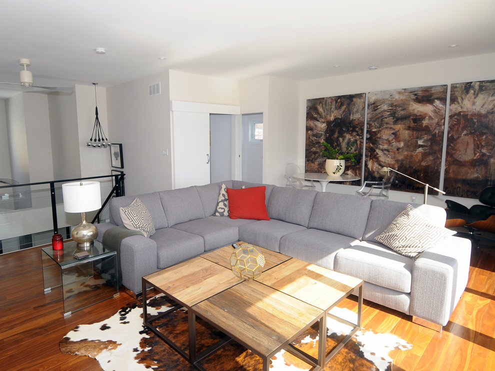 Codrington Street Barrie, Ontario Contemporary Living Room