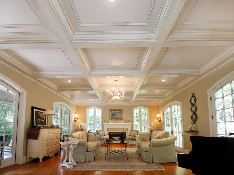 Example of a classic living room design in New York